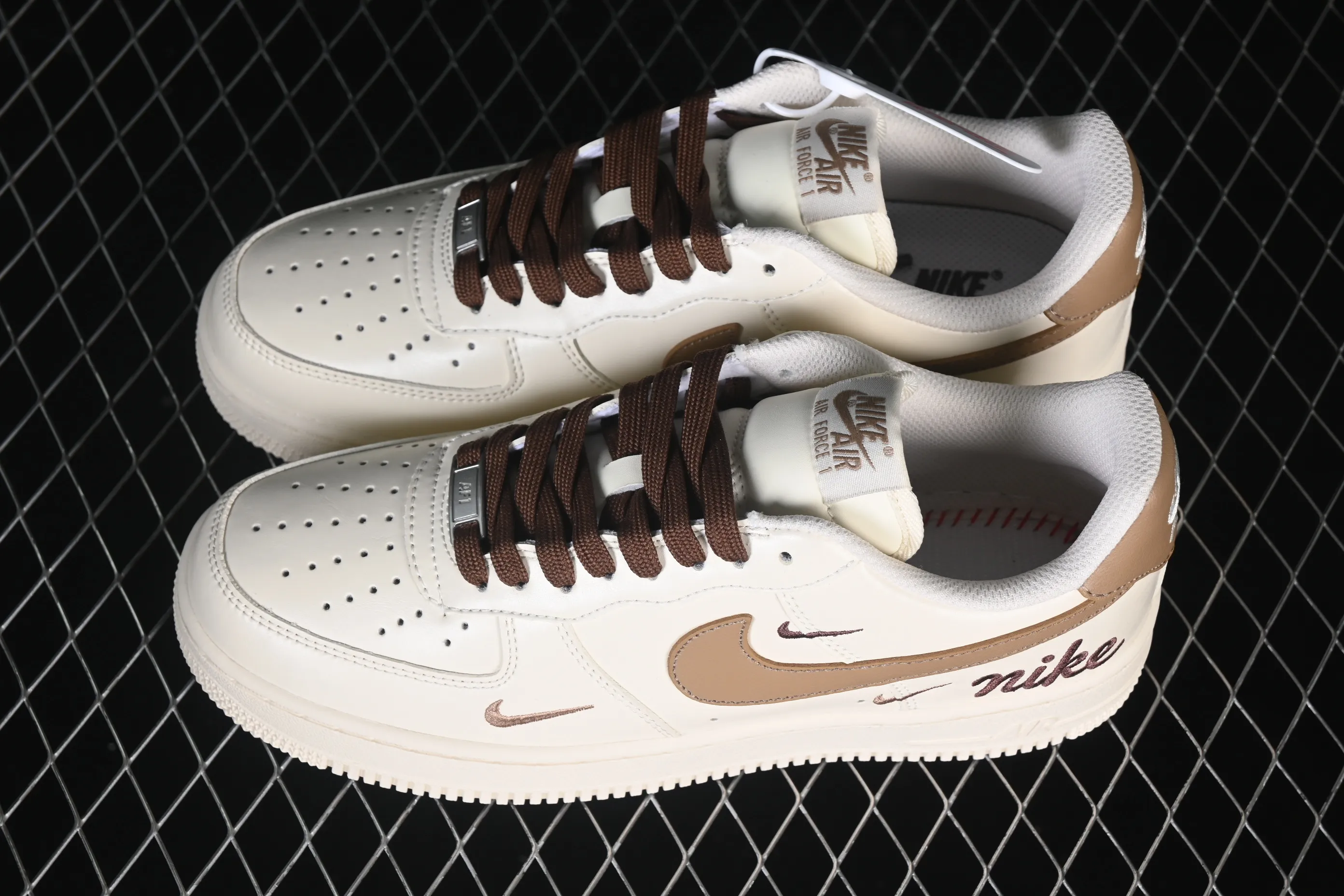 All categories Nk Air Force 1 Air Force series Nk Air Force 1 Low Air Force low-top Nike Air Force 1'07 Low Milk coffee white brown three small hooks Air Force 1 low-top casual sneakers NH0601-584